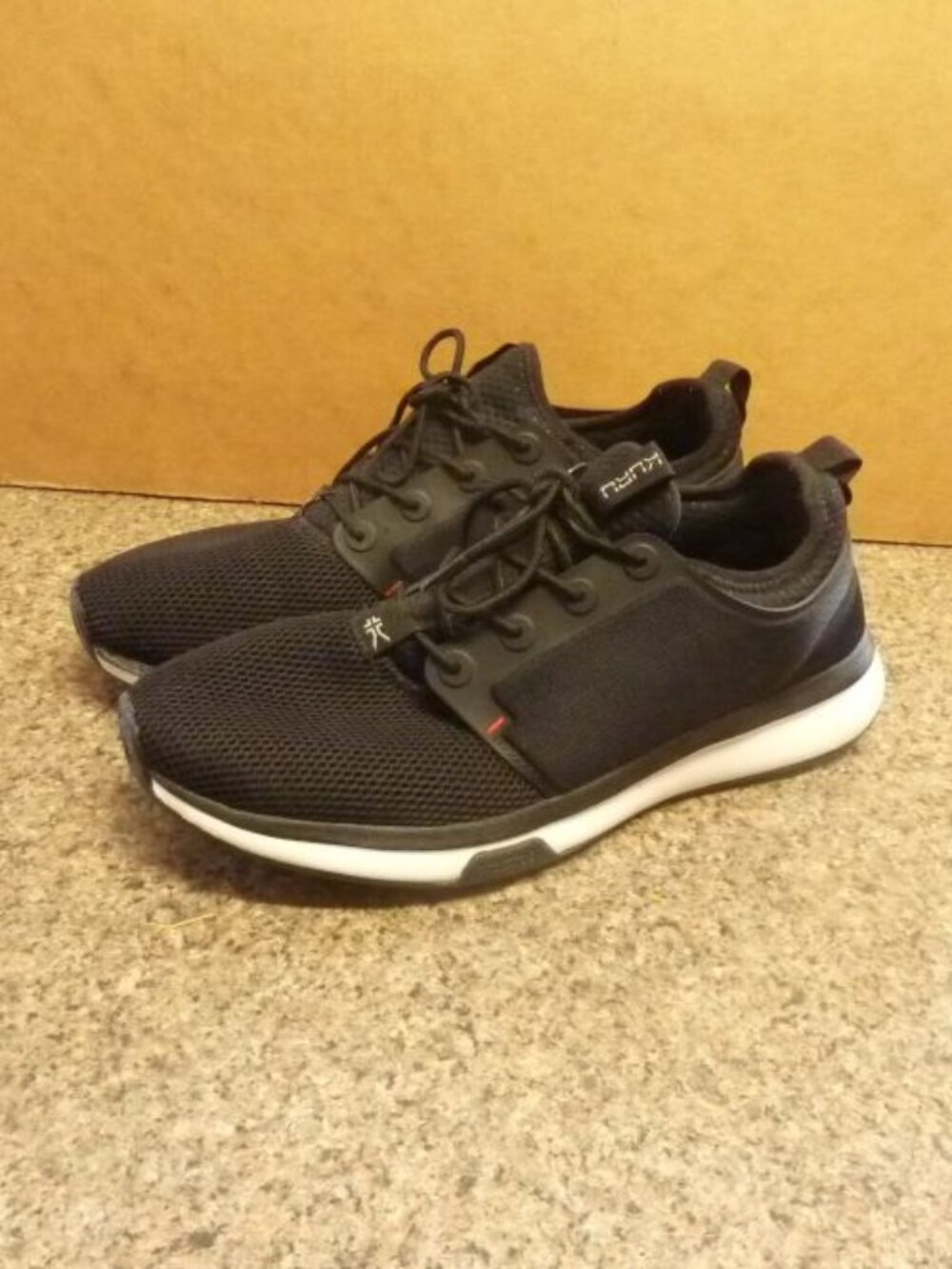 Kuru Cloud Jet Black Athletic Mesh Sneakers Men's Size 11.5